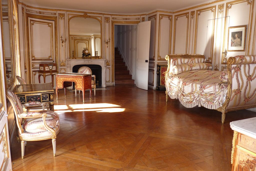 APPARTEMENT DE MADAME DUBARRY – Les Trésors de Versailles
